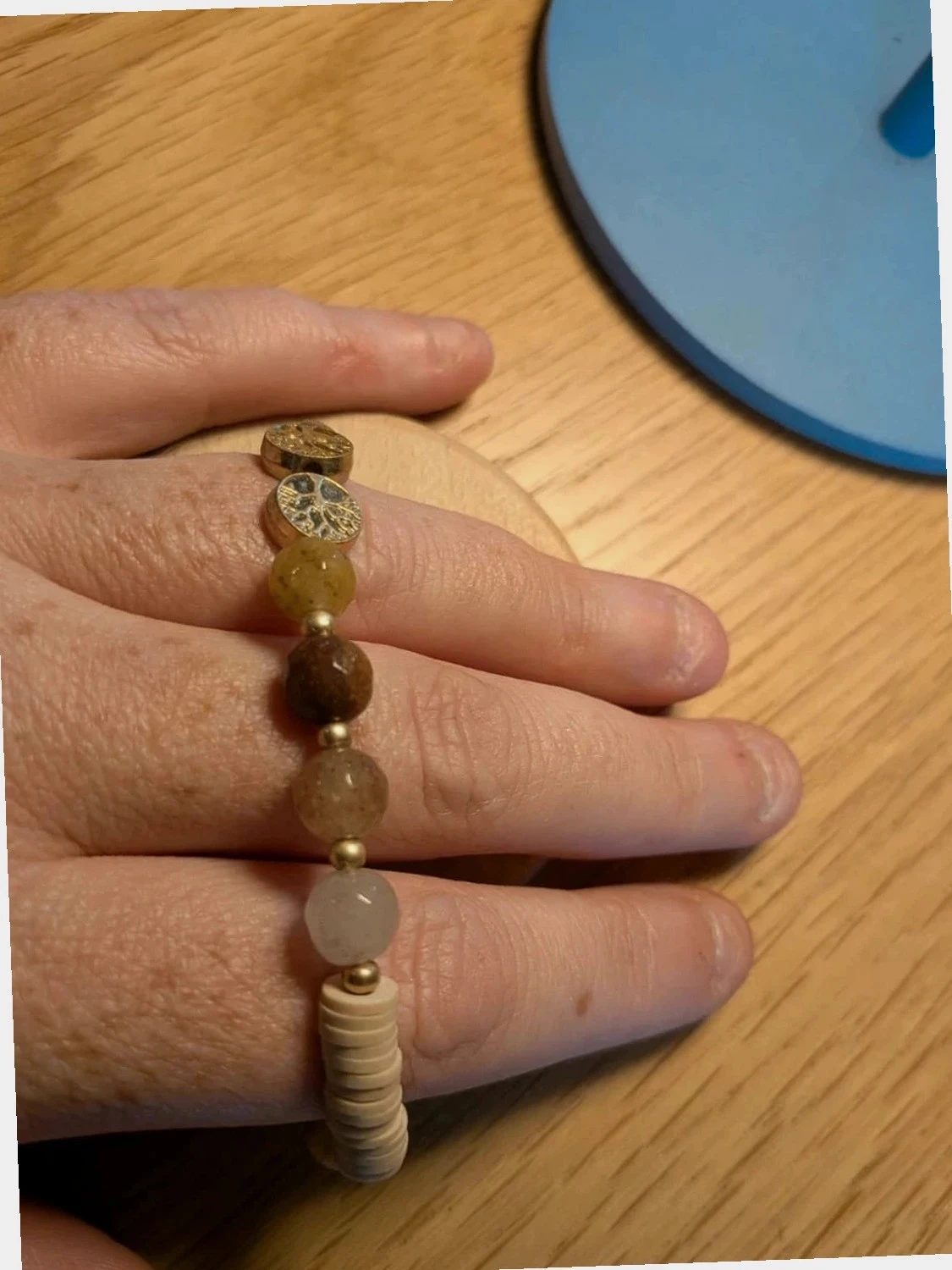Bracelet fantaisie avec perles et dorures – photo 3